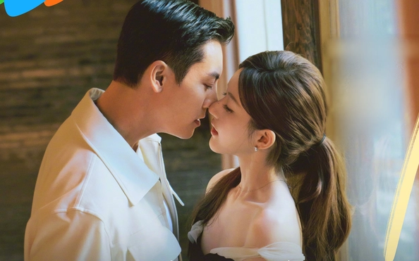 Diễn Kịch Yêu Đương: Tôi Phải "Đuổi" Trà Xanh Hộ Sếp!